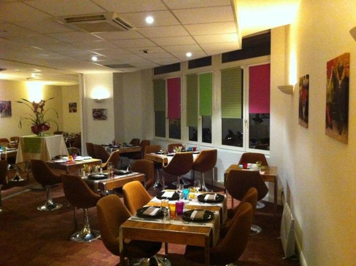 Logis Hotel De France Restaurant Le Lucullus Montmorillon Exterior foto