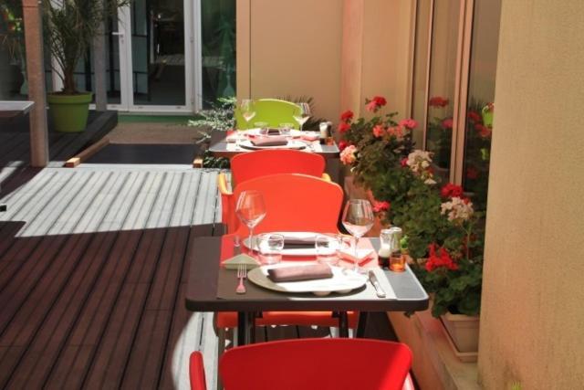 Logis Hotel De France Restaurant Le Lucullus Montmorillon Exterior foto