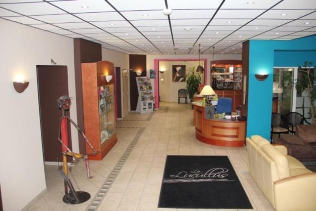 Logis Hotel De France Restaurant Le Lucullus Montmorillon Exterior foto